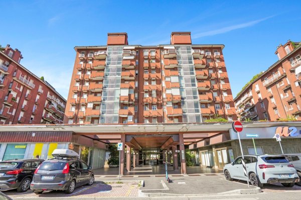 appartamento in vendita a Milano in zona Feltre