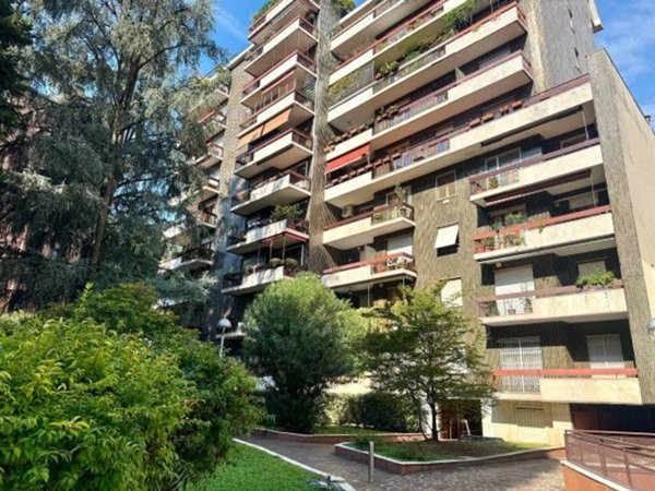 appartamento in vendita a Milano in zona Bullona