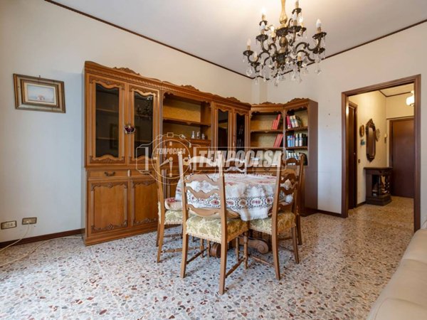 appartamento in vendita a Milano in zona Lorenteggio
