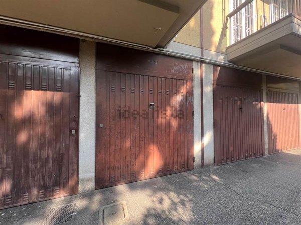 box auto in vendita a Milano in zona San Cristoforo