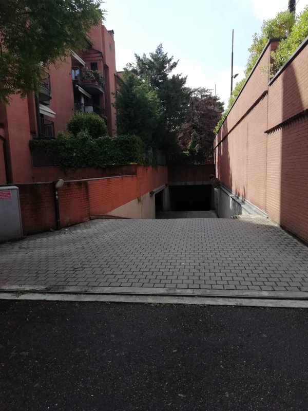 box auto in vendita a Milano in zona San Cristoforo
