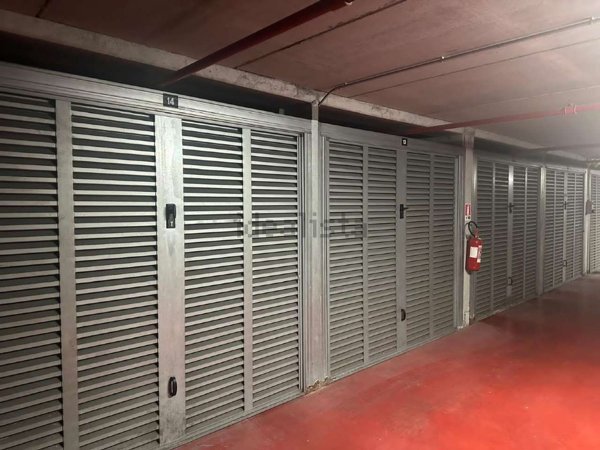 box auto in vendita a Milano in zona Bruzzano