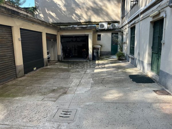 box auto in vendita a Milano in zona Lorenteggio