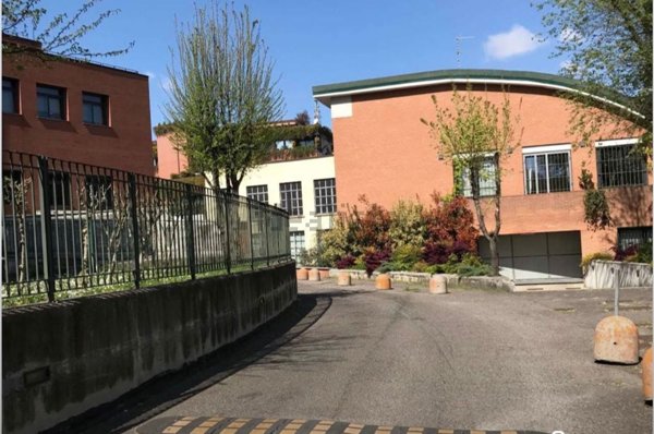 box auto in vendita a Milano in zona Porta Genova