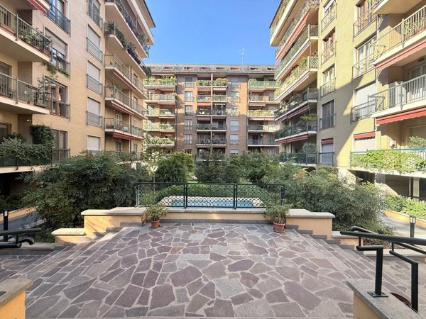 appartamento in vendita a Milano in zona Corsica