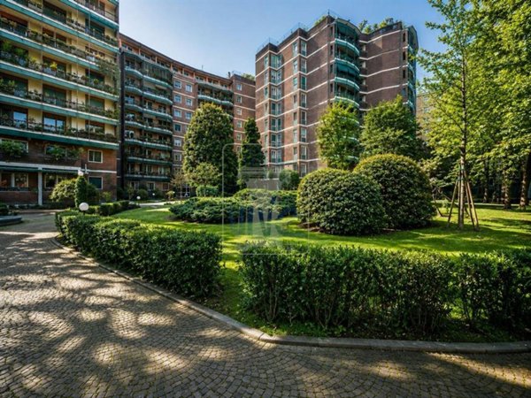 appartamento in vendita a Milano in zona Corsica