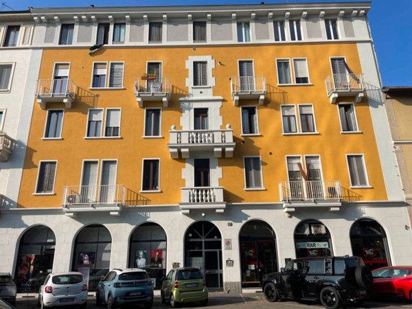 box auto in vendita a Milano in zona Barona