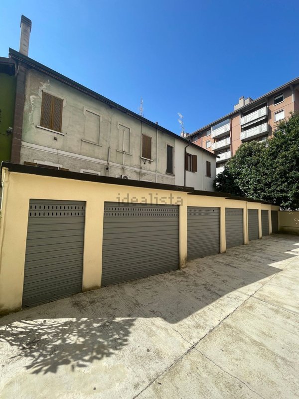 box auto in vendita a Milano in zona Baggio