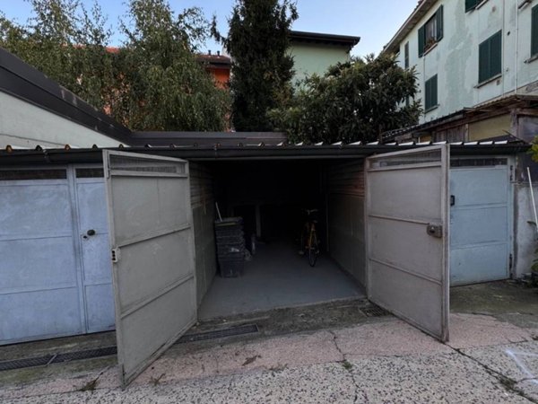 box auto in vendita a Milano in zona Baggio