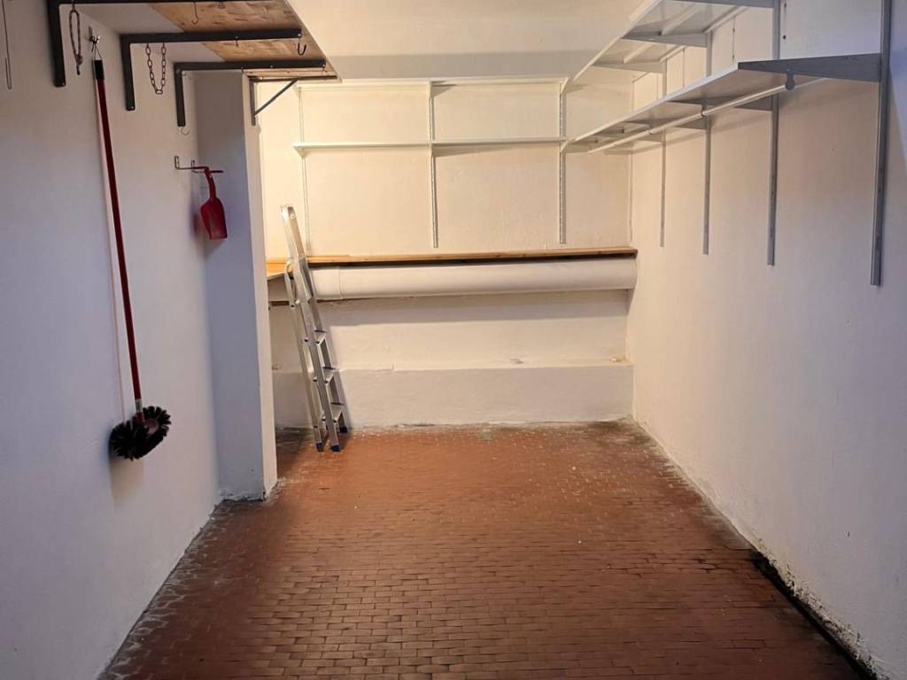 box auto in vendita a Milano in zona Lorenteggio