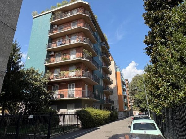 appartamento in vendita a Milano in zona Piazzale Lodi