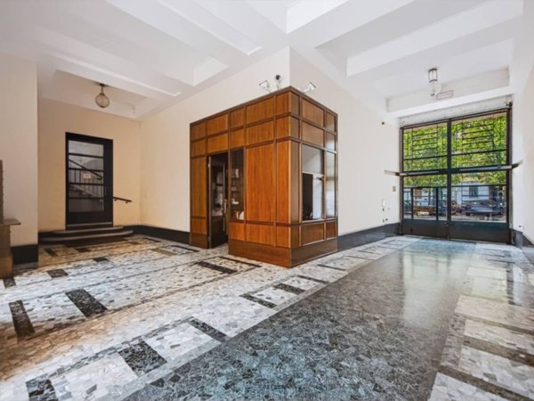 appartamento in vendita a Milano in zona Sant'Ambrogio