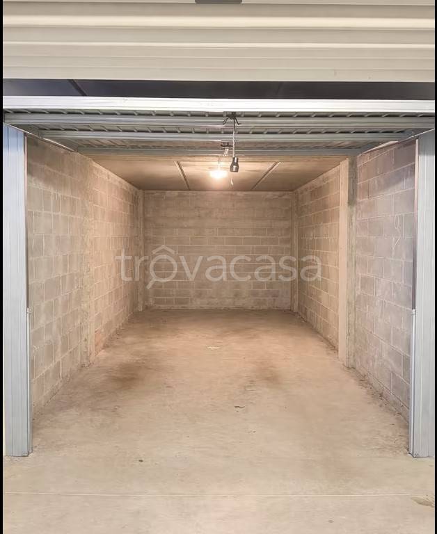 box auto in vendita a Milano in zona Forze Armate