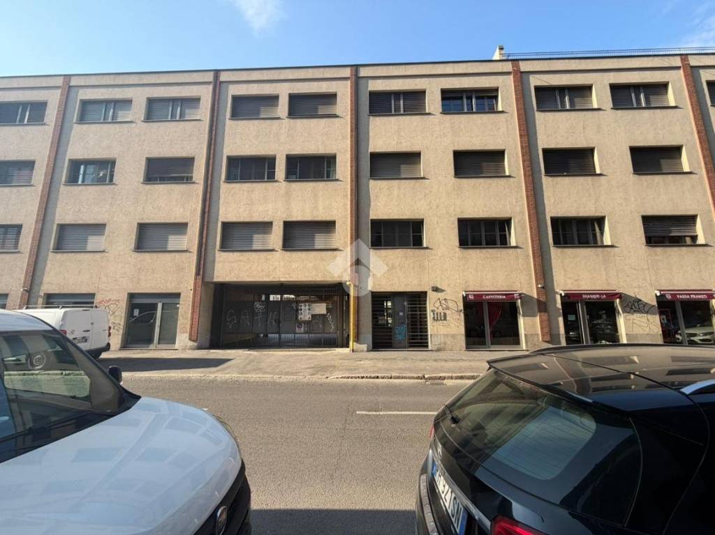 box auto in vendita a Milano in zona Bovisa