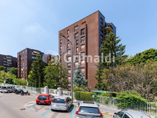 appartamento in vendita a Milano in zona Lorenteggio