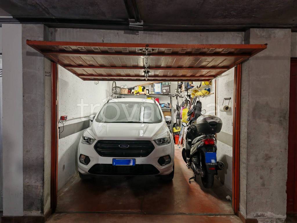 box auto in vendita a Milano in zona Baggio