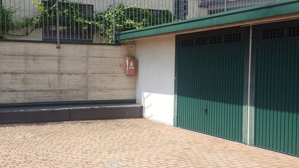 box auto in vendita a Milano in zona Dergano