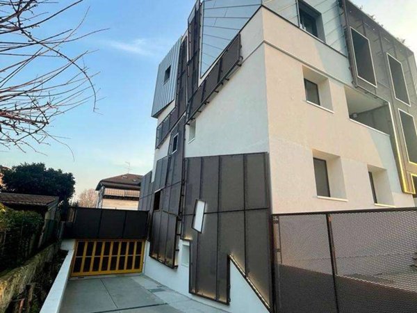 casa indipendente in vendita a Milano in zona Lorenteggio