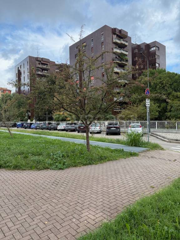 box auto in vendita a Milano in zona Bande Nere