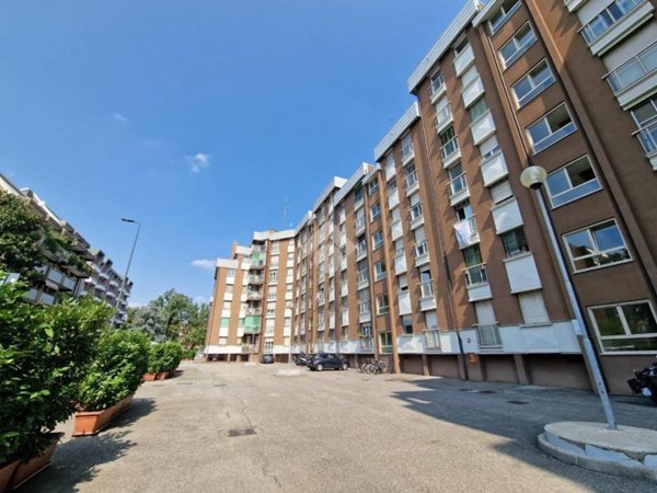 appartamento in vendita a Milano in zona Lorenteggio