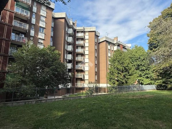 appartamento in vendita a Milano in zona Lorenteggio