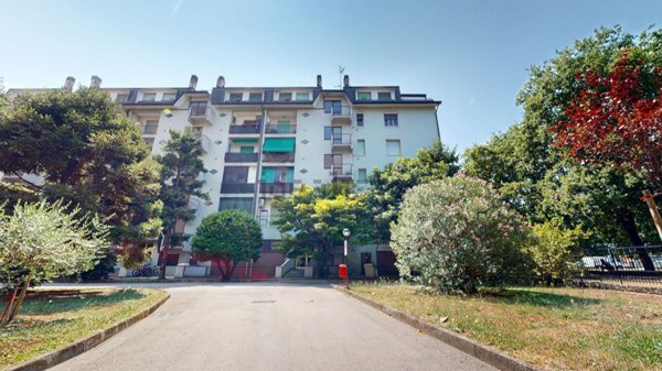 appartamento in vendita a Milano in zona Baggio