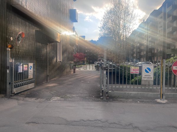 box auto in vendita a Milano in zona Bande Nere