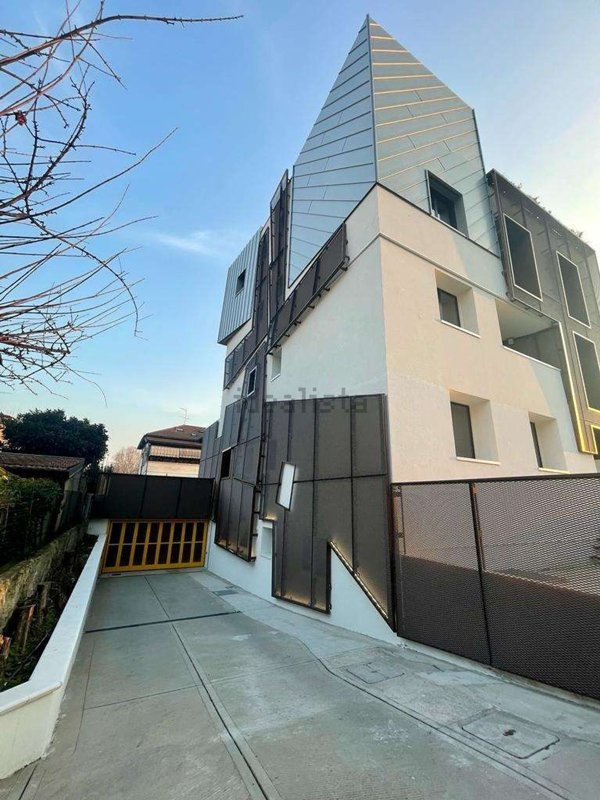 casa indipendente in vendita a Milano in zona Lorenteggio