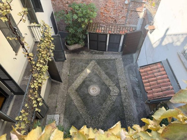 casa indipendente in vendita a Milano in zona Sant'Ambrogio