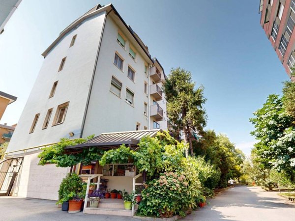 appartamento in vendita a Milano in zona Baggio