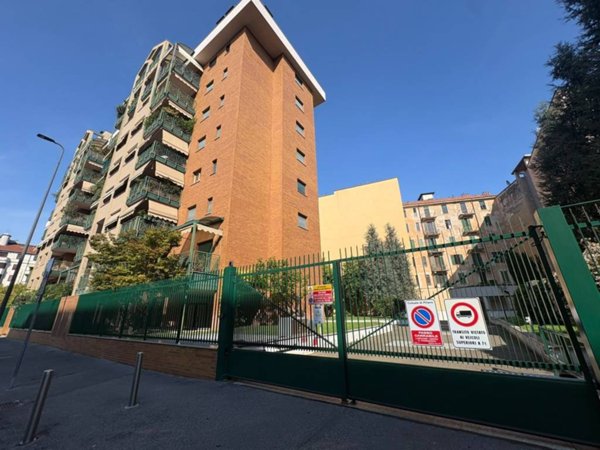 box auto in vendita a Milano in zona Bande Nere