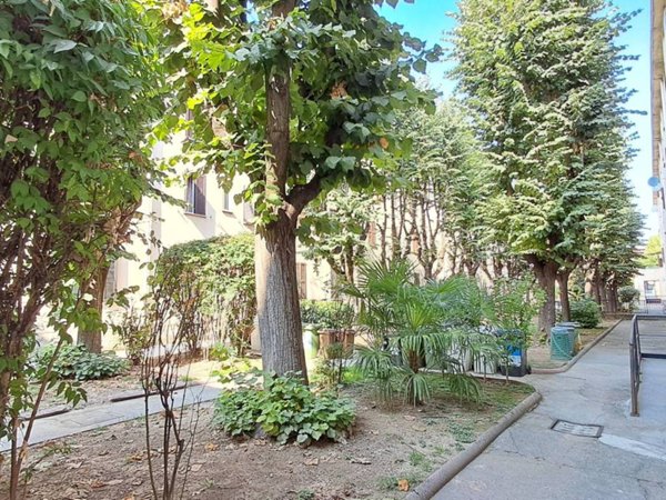 appartamento in vendita a Milano in zona Lorenteggio