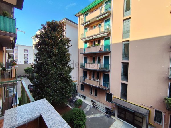 appartamento in vendita a Milano in zona Cascina dei Pomi