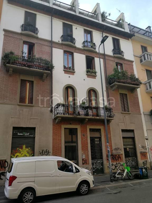 appartamento in vendita a Milano in zona Porta Genova