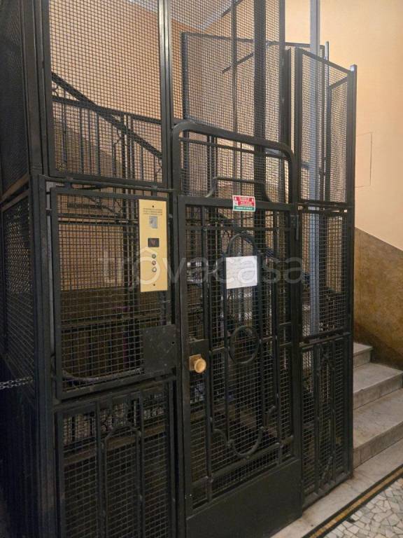 appartamento in vendita a Milano in zona Bocconi