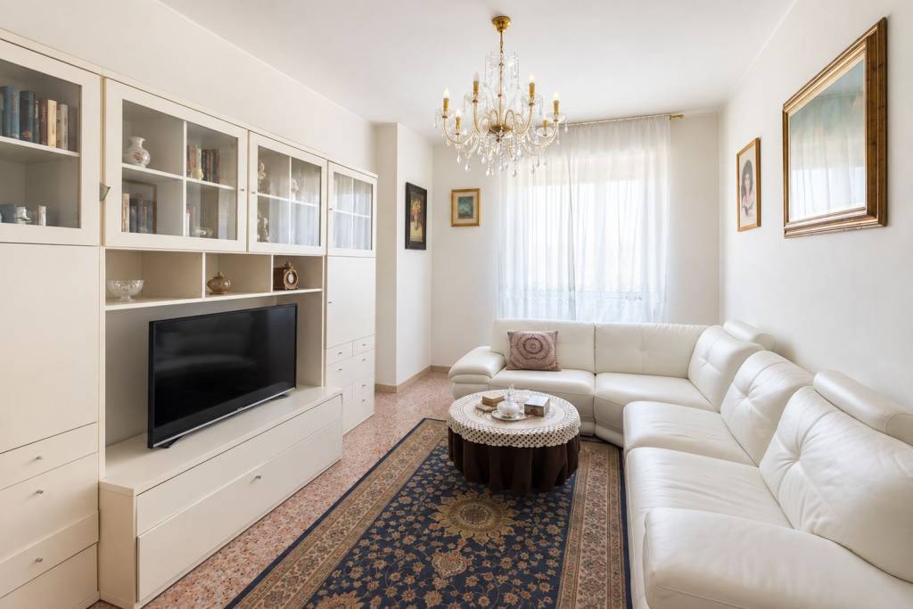 appartamento in vendita a Milano in zona Lorenteggio