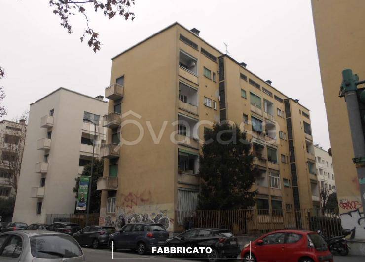 appartamento in vendita a Milano in zona Città Studi