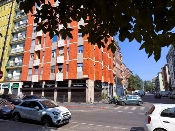 appartamento in vendita a Milano in zona Lorenteggio