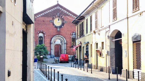 appartamento in vendita a Milano in zona Baggio