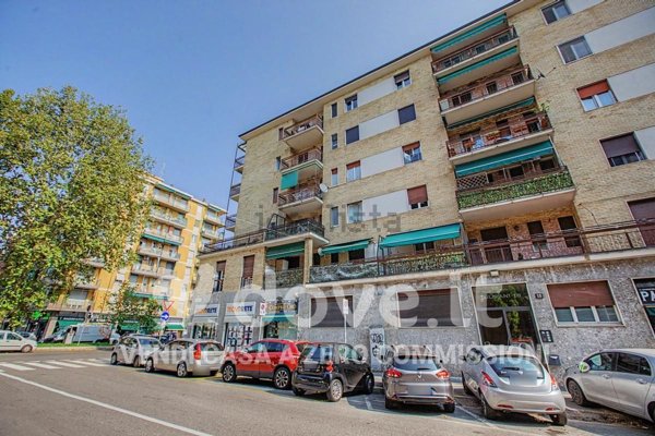 appartamento in vendita a Milano in zona Lorenteggio
