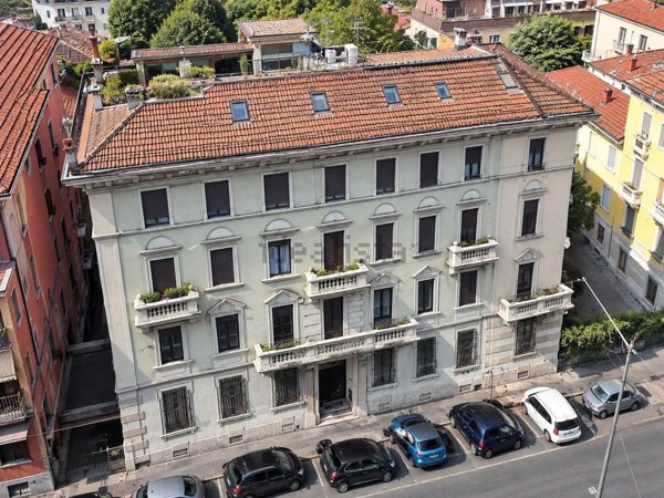 appartamento in vendita a Milano in zona De Angeli