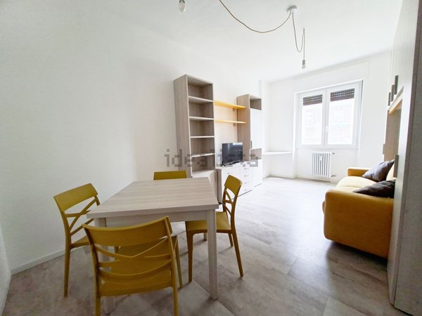 appartamento in vendita a Milano in zona Famagosta