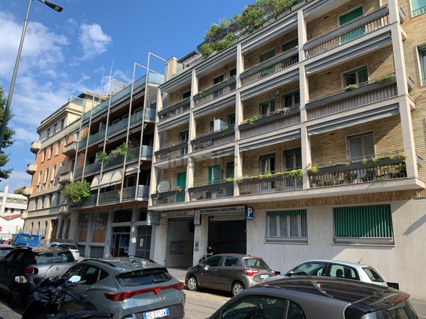 appartamento in vendita a Milano in zona Cinque Giornate