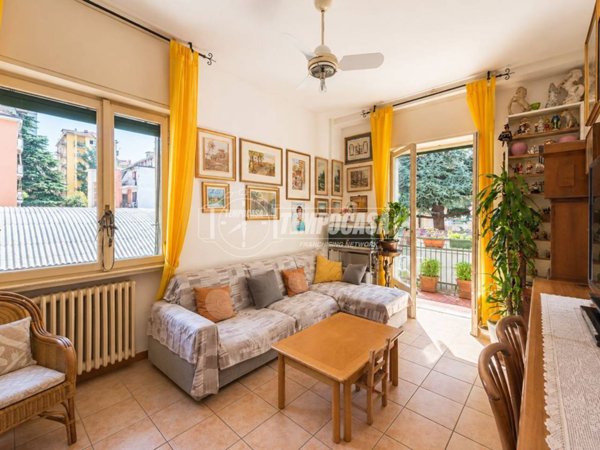 appartamento in vendita a Milano in zona Lorenteggio
