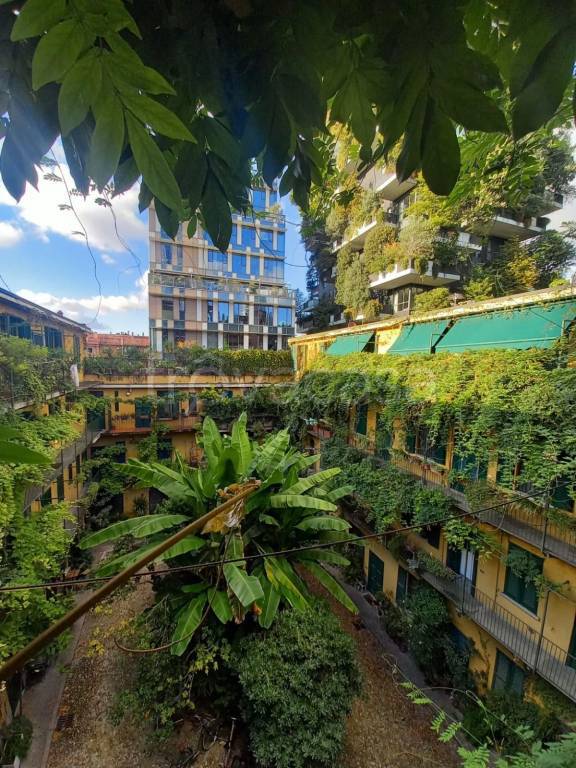 appartamento in vendita a Milano in zona Isola