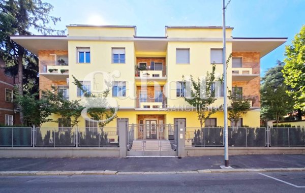 appartamento in vendita a Milano in zona Villaggio dei Giornalisti