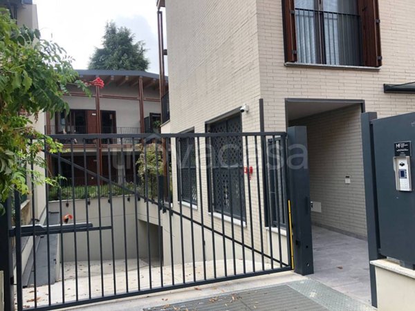 appartamento in vendita a Milano in zona Barona