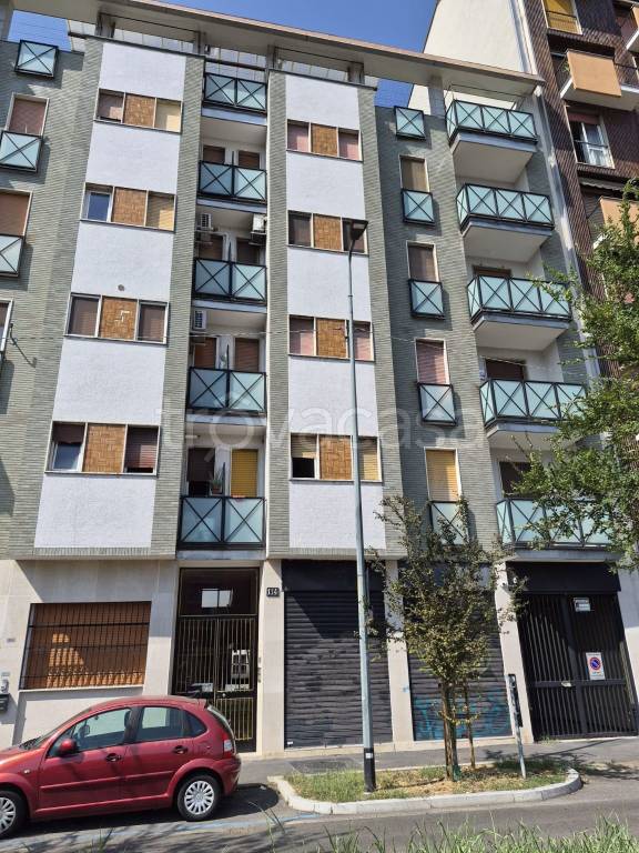 appartamento in vendita a Milano in zona Famagosta