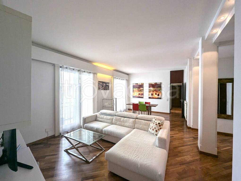 appartamento in vendita a Milano in zona Guastalla