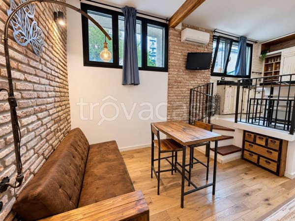 appartamento in vendita a Milano in zona San Cristoforo